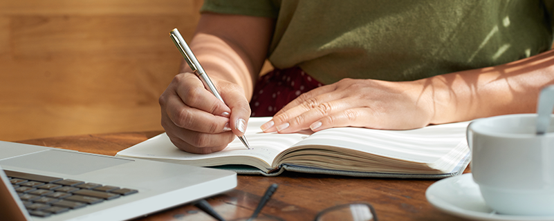 信陽職業(yè)技術(shù)學(xué)院?jiǎn)握? /></p><p style=