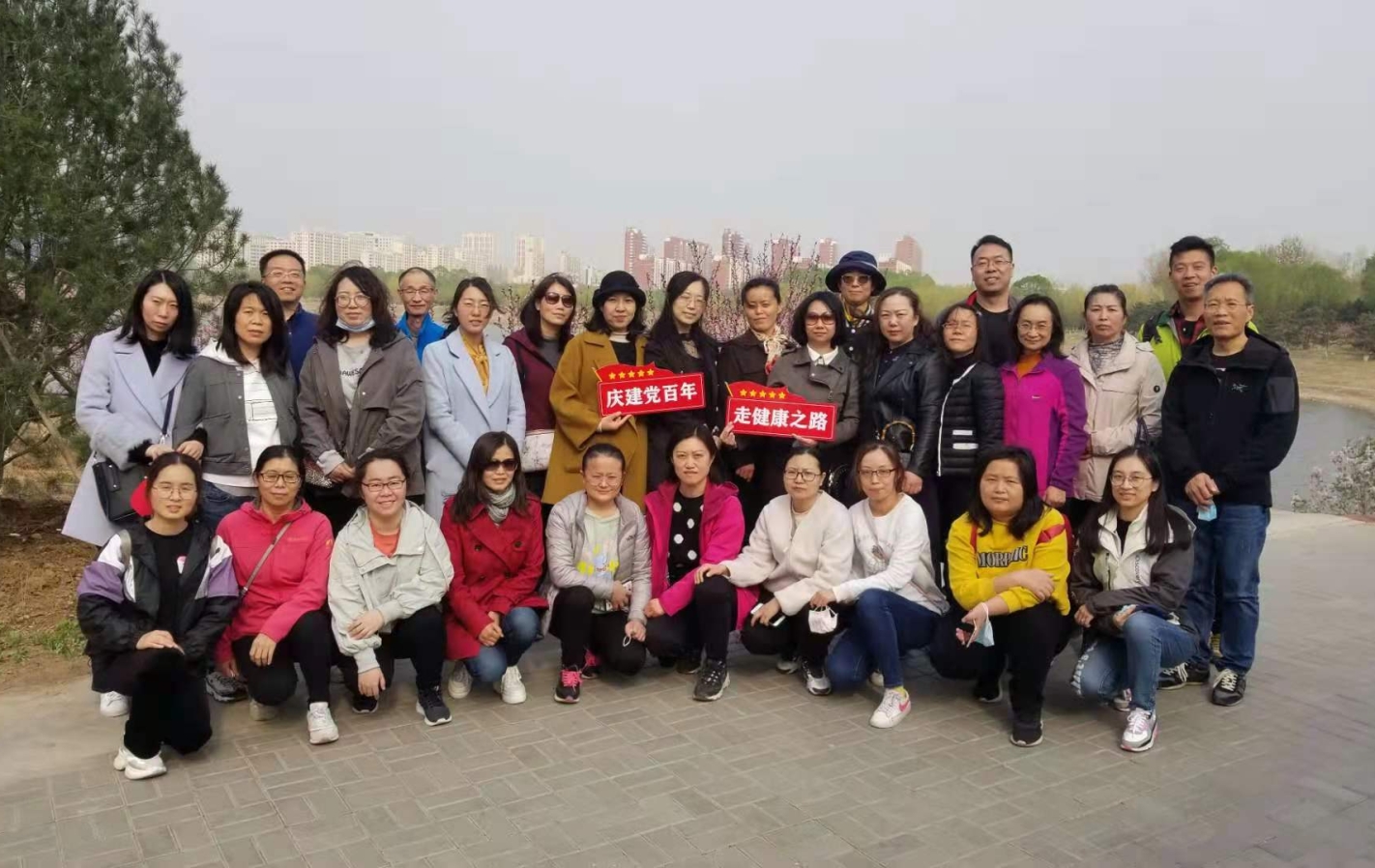 “慶建黨百年，走健康之路” 網(wǎng)絡(luò)與繼續(xù)教育學(xué)院舉辦健步走活動