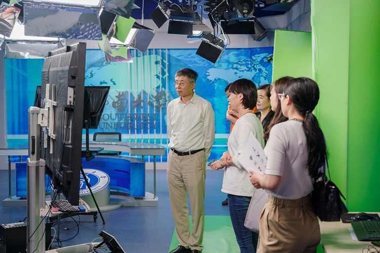 農(nóng)業(yè)農(nóng)村部管理干部學(xué)院閆石院長(zhǎng)一行蒞臨我院調(diào)研交流