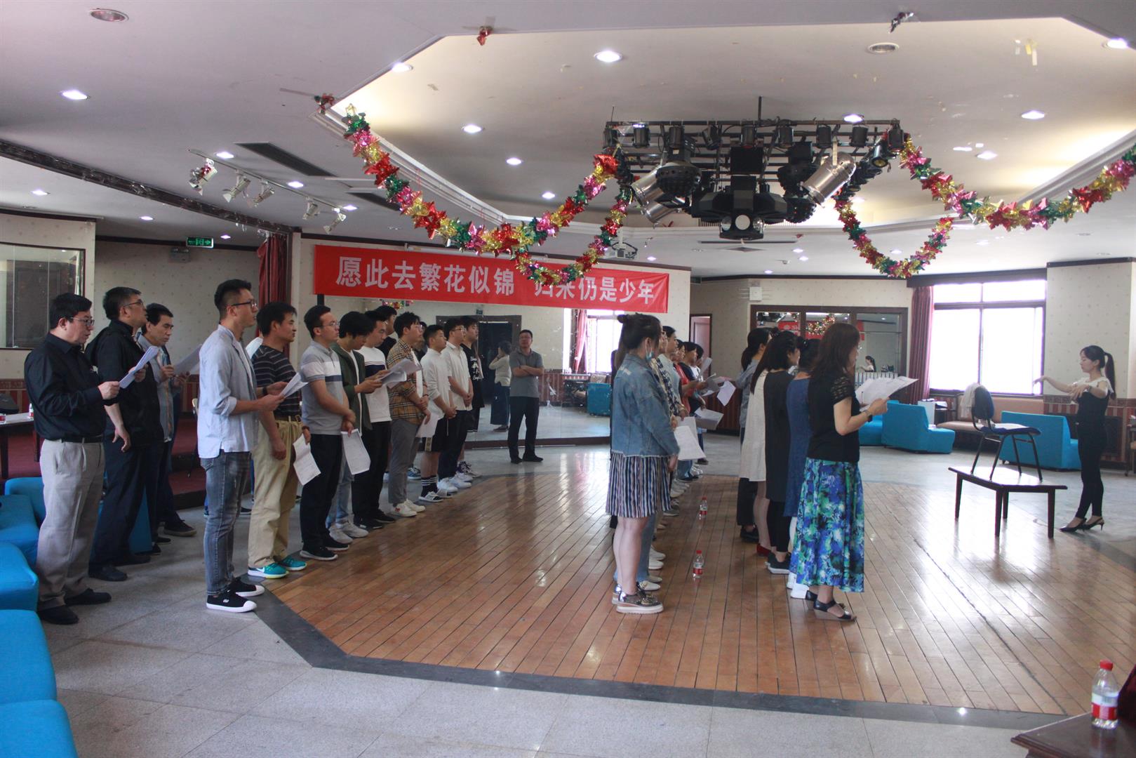 學(xué)院榮獲慶祝“百年紅船頌 七秩遠(yuǎn)航歌”大型主題合唱比賽一等獎(jiǎng)